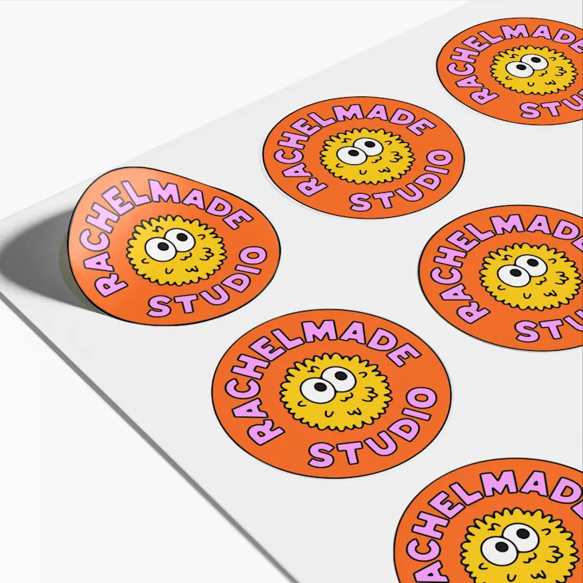 Pegatinas redondas en hojas